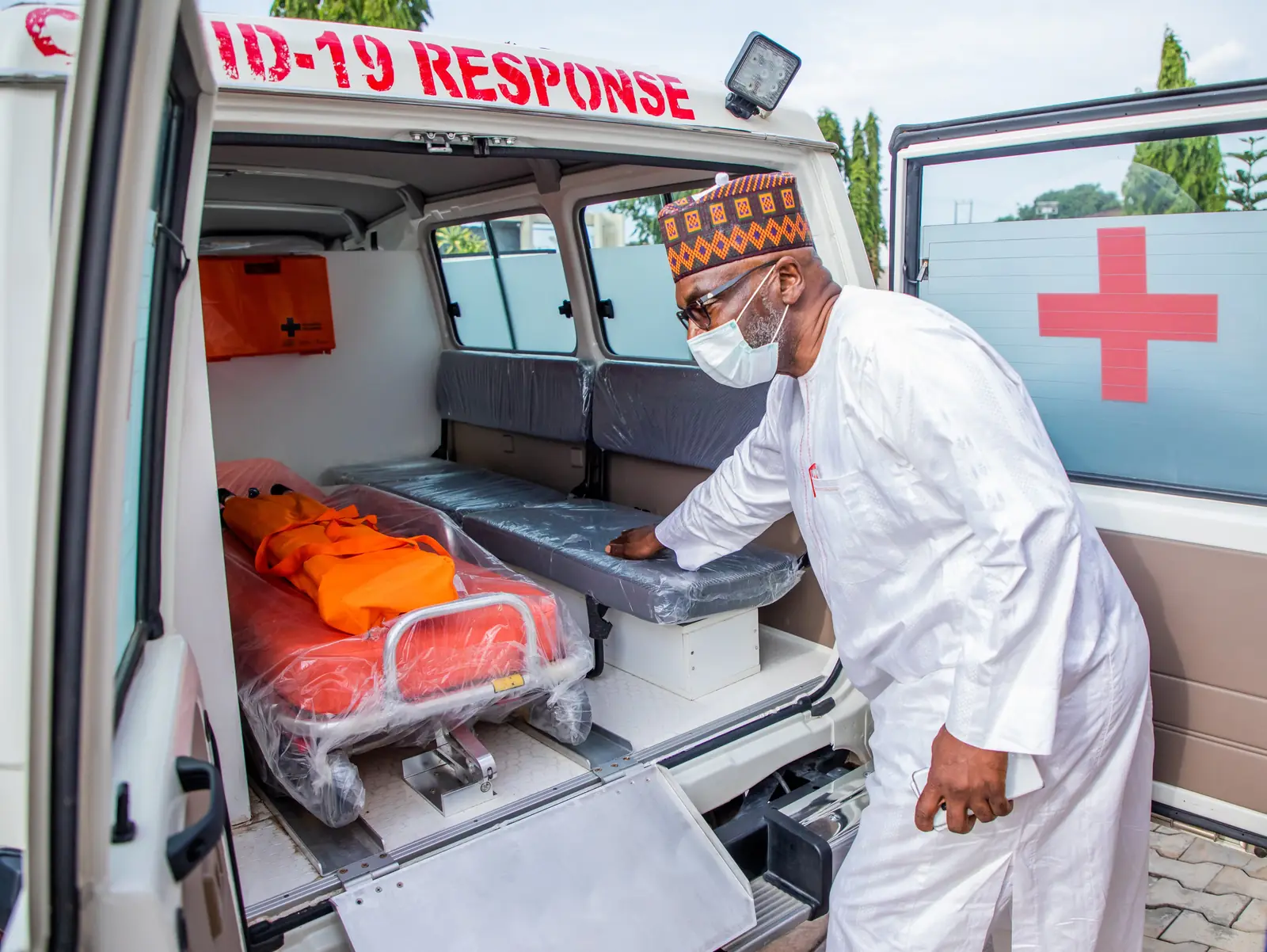 Response ambulances for the state health service